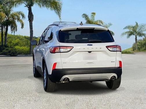 Oxford White 2020 Ford Escape SE