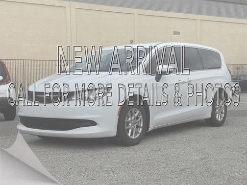 2022 Chrysler Voyager LX