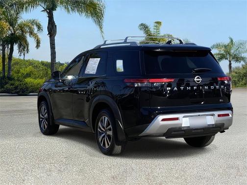 2023 Nissan Pathfinder SL FWD
