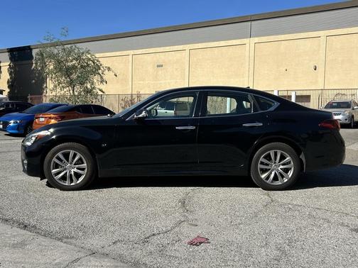 2018 INFINITI Q70 3.7X LUXE