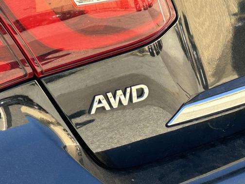 2018 INFINITI Q70 3.7X LUXE