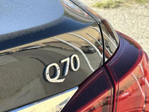 2018 INFINITI Q70 3.7X LUXE