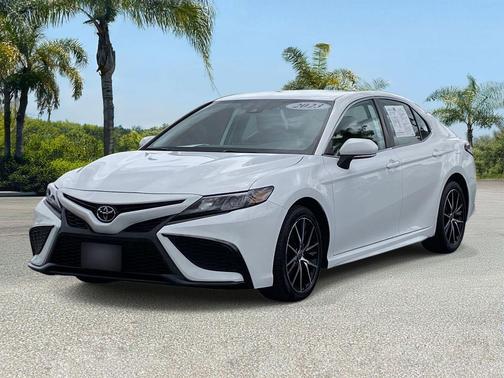 Wind Chill Pearl 2023 Toyota Camry SE