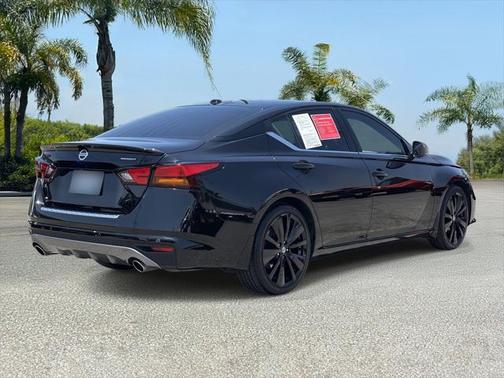 2022 Nissan Altima SR FWD