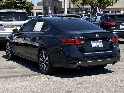 Super Black 2022 Nissan Altima SR FWD