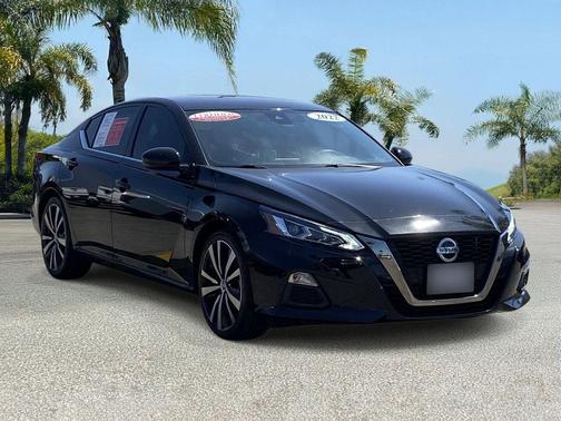 Super Black 2022 Nissan Altima SR FWD