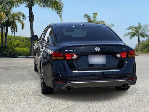 Super Black 2022 Nissan Altima SR FWD