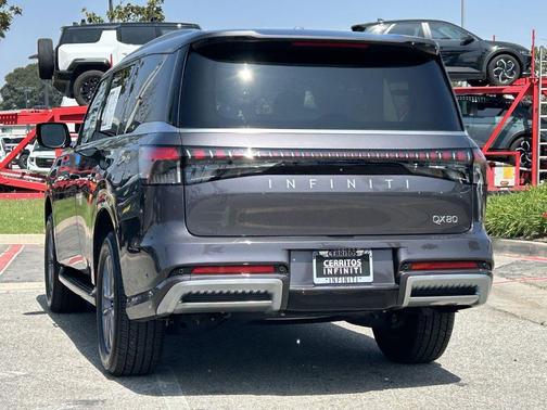 2025 INFINITI QX80 PURE