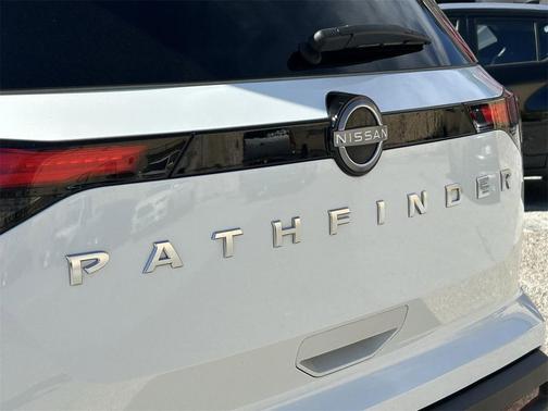 2024 Nissan Pathfinder S FWD