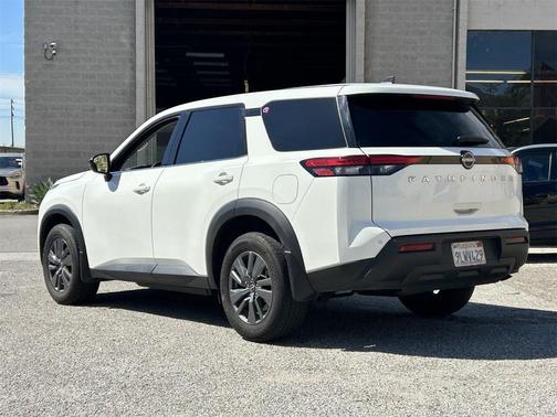 2024 Nissan Pathfinder S FWD