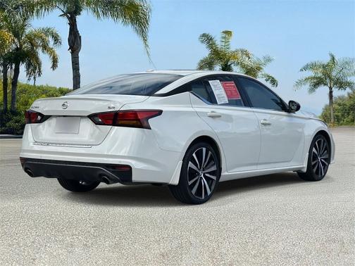 2022 Nissan Altima SR FWD
