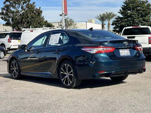 2020 Toyota Camry SE