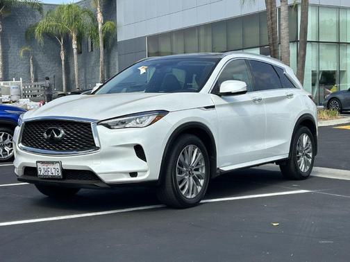 White 2023 INFINITI QX50 LUXE