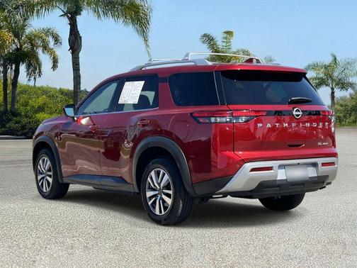 2023 Nissan Pathfinder SL 4WD