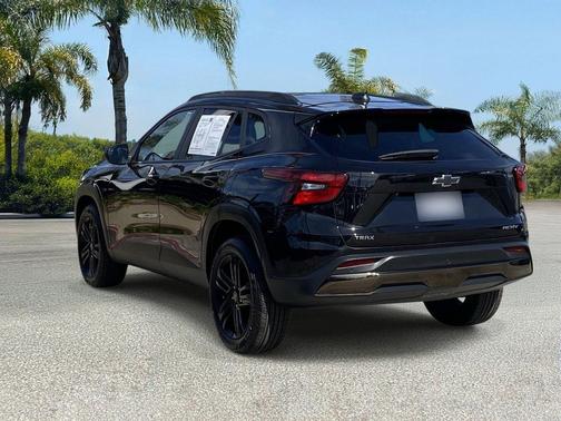 Mosaic Black Metallic 2025 Chevrolet Trax FWD ACTIV