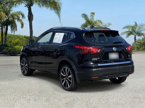 Magnetic Black 2018 Nissan Rogue Sport SL