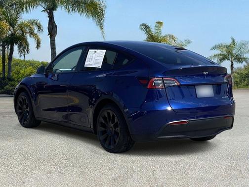 Deep Blue Metallic 2023 Tesla Model Y Long Range Dual Motor All-Wheel Drive