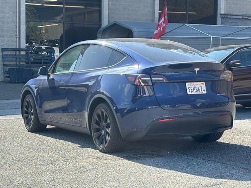 Deep Blue Metallic 2023 Tesla Model Y Long Range Dual Motor All-Wheel Drive
