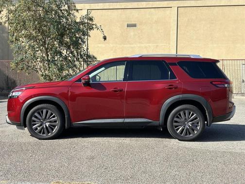 2022 Nissan Pathfinder SL 2WD