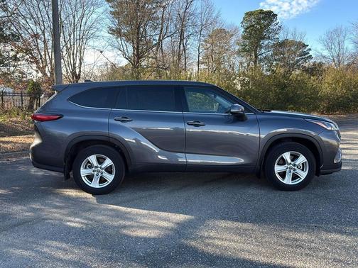 2022 Toyota Highlander L