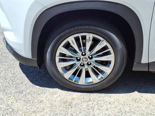 Wind Chill Pearl 2026 Toyota Grand Highlander Platinum