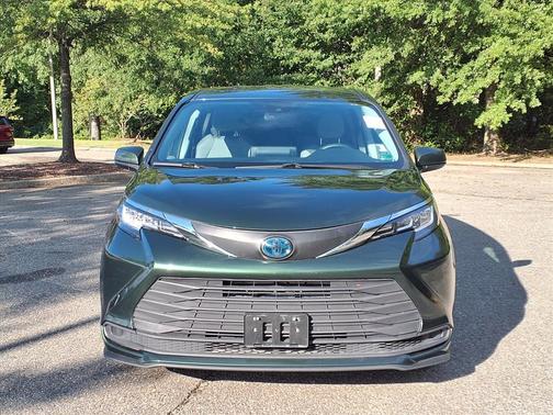 2021 Toyota Sienna LE