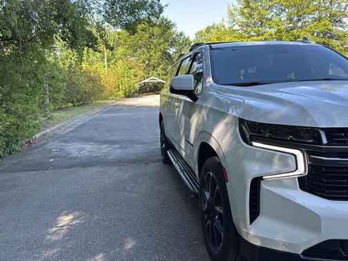Summit White 2021 Chevrolet Suburban RST