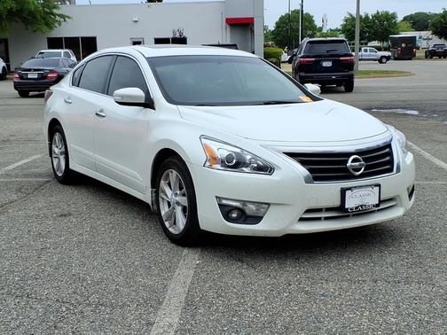 Pearl White 2015 Nissan Altima 2.5 SL