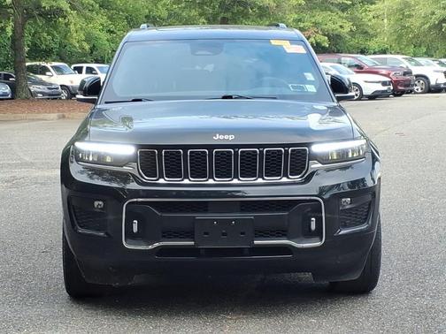 Diamond Black Crystal Pearlcoat 2023 Jeep Grand Cherokee L Overland