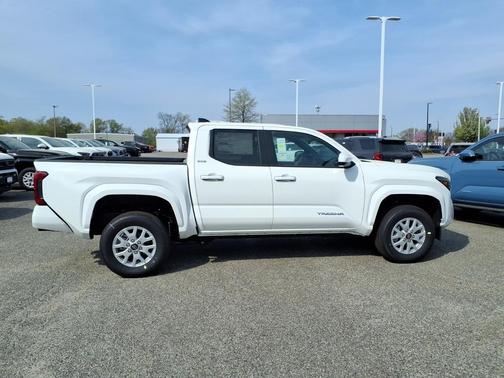 Ice Cap 2026 Toyota Tacoma SR5