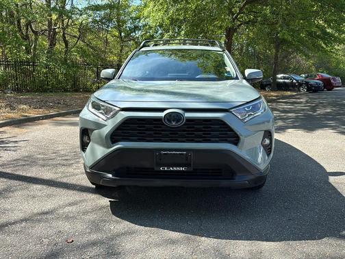2020 Toyota RAV4 Hybrid XLE