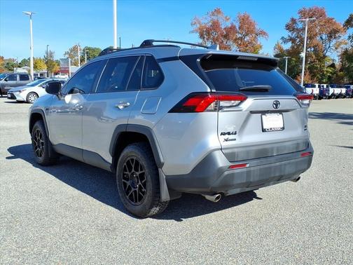2020 Toyota RAV4 LE