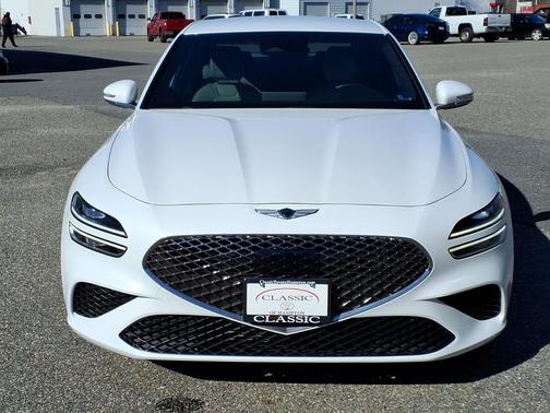 Uyuni White 2023 Genesis G70 2.0T AWD