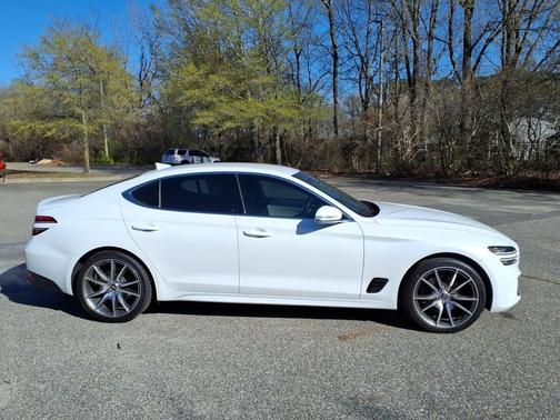 Uyuni White 2023 Genesis G70 2.0T AWD