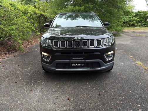 Diamond Black Crystal Pearlcoat 2020 Jeep Compass Limited