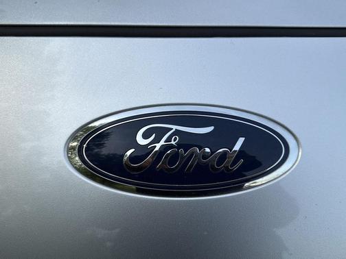 Ingot Silver Metallic 2020 Ford Escape SE