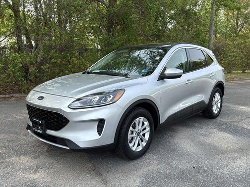 Ingot Silver Metallic 2020 Ford Escape SE