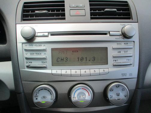 WHITE 2010 Toyota Camry LE