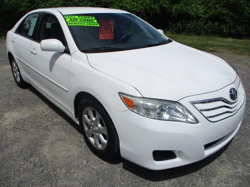 WHITE 2010 Toyota Camry LE