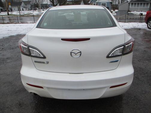 2013 Mazda Mazda3 i Sport