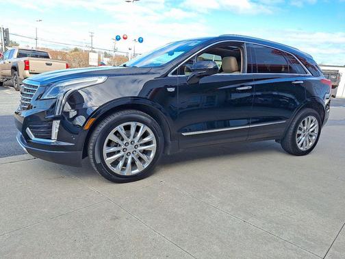 Stellar Black Metallic 2019 Cadillac XT5 Platinum