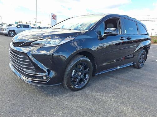 Midnight Black Metallic 2026 Toyota Sienna Woodland Edition