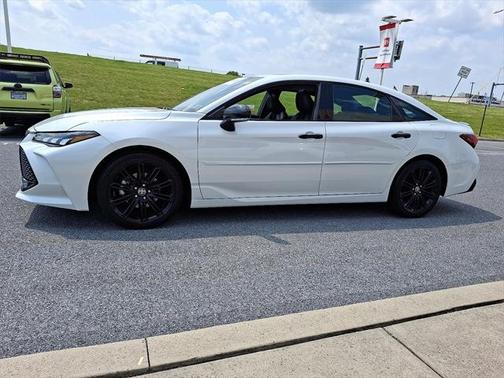 2022 Toyota Avalon Hybrid XSE