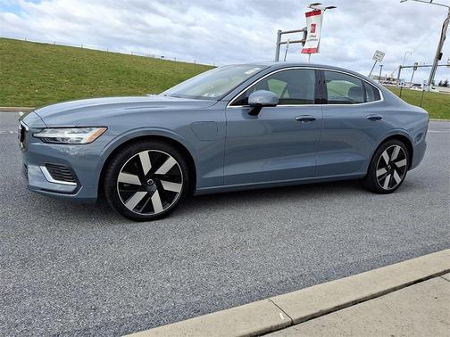2023 Volvo S60 Recharge Plug-In Hybrid T8 Ultimate Bright Theme