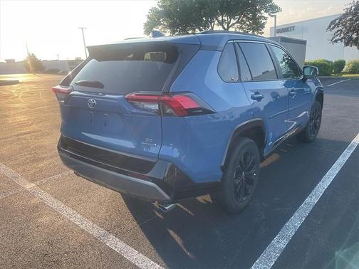2022 Toyota RAV4 Hybrid SE