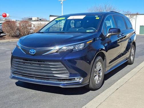 2024 Toyota Sienna XLE 8 Passenger