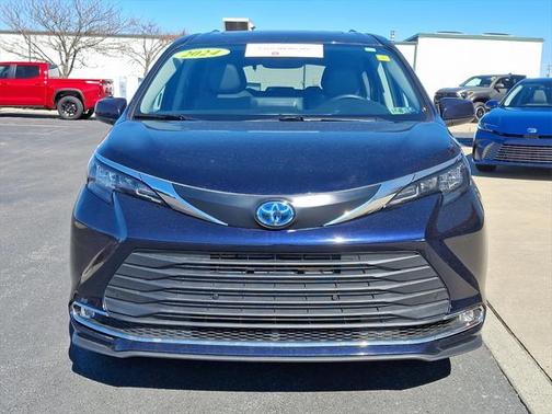 2024 Toyota Sienna XLE 8 Passenger