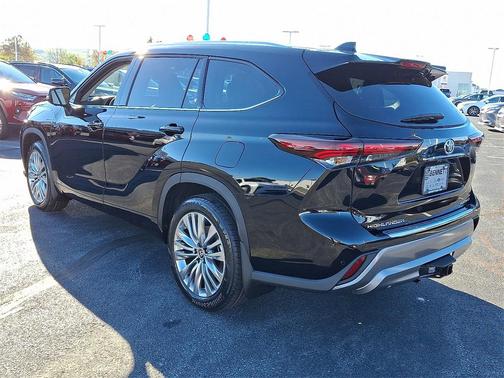 2025 Toyota Highlander Hybrid Platinum