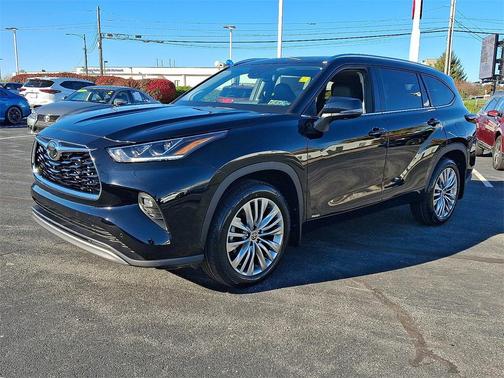 2025 Toyota Highlander Hybrid Platinum