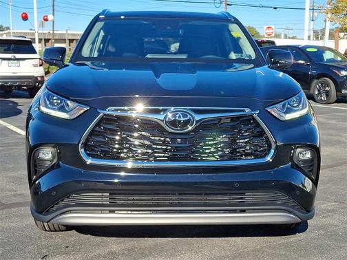 2025 Toyota Highlander Hybrid Platinum